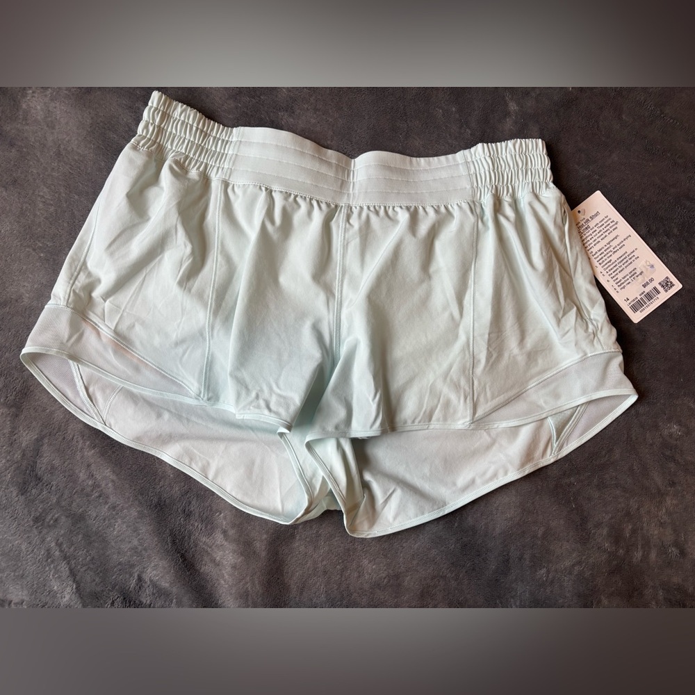 Lululemon Hotty Hot High-Rise Lined Short 2.5" Mint Breeze - Size 14